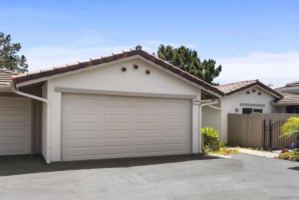 Photo of 113 Salamanca Ct, Solana Beach, CA 92075 (MLS # 260010938)
