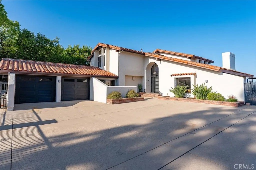 Photo of 4372 Park Vicente, Calabasas, CA 91302 (MLS # SR26116084)