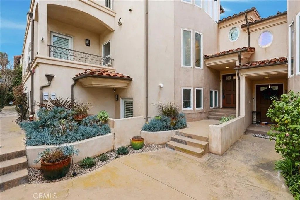 Photo of 424 N Broadway #C, Redondo Beach, CA 90277 (MLS # SB26032139)