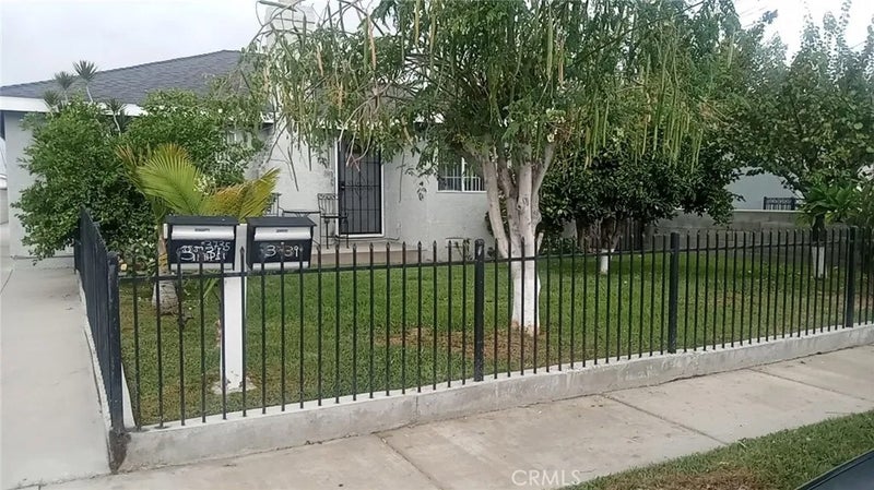 3739 Kenmore