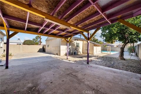 Tiny photo for 6556 Satsuma, North Hollywood, CA 91606 (MLS # SR25272561)