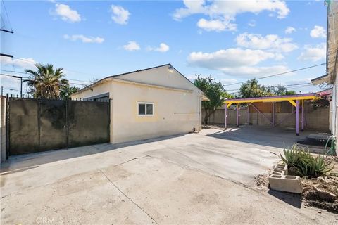 Tiny photo for 6556 Satsuma, North Hollywood, CA 91606 (MLS # SR25272561)