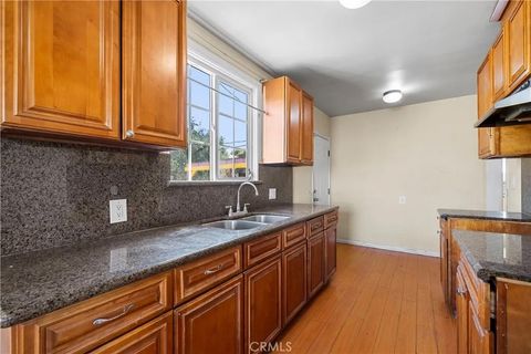 Tiny photo for 6556 Satsuma, North Hollywood, CA 91606 (MLS # SR25272561)