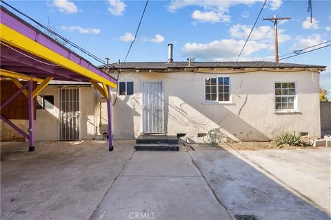 Tiny photo for 6556 Satsuma, North Hollywood, CA 91606 (MLS # SR25272561)