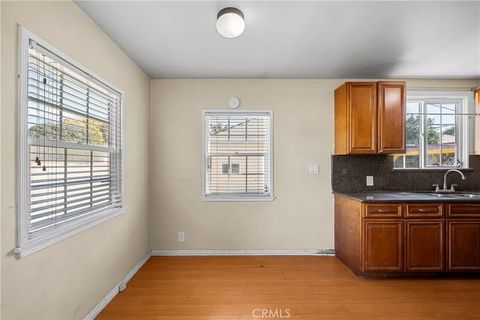 Tiny photo for 6556 Satsuma, North Hollywood, CA 91606 (MLS # SR25272561)