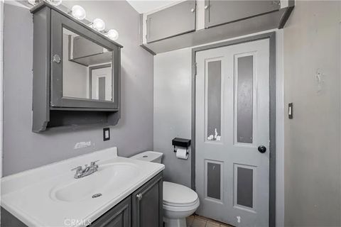 Tiny photo for 6556 Satsuma, North Hollywood, CA 91606 (MLS # SR25272561)