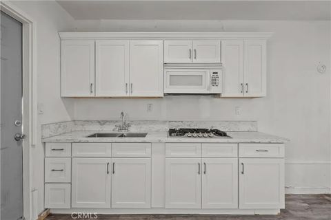 Tiny photo for 6556 Satsuma, North Hollywood, CA 91606 (MLS # SR25272561)