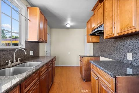 Tiny photo for 6556 Satsuma, North Hollywood, CA 91606 (MLS # SR25272561)