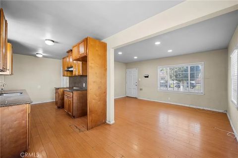 Tiny photo for 6556 Satsuma, North Hollywood, CA 91606 (MLS # SR25272561)