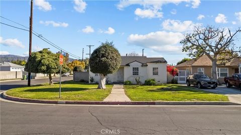 Tiny photo for 6556 Satsuma, North Hollywood, CA 91606 (MLS # SR25272561)