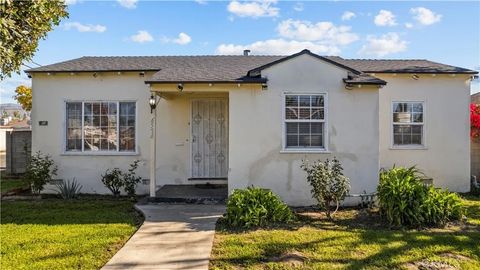 Tiny photo for 6556 Satsuma, North Hollywood, CA 91606 (MLS # SR25272561)