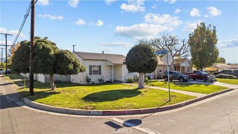Tiny photo for 6556 Satsuma, North Hollywood, CA 91606 (MLS # SR25272561)