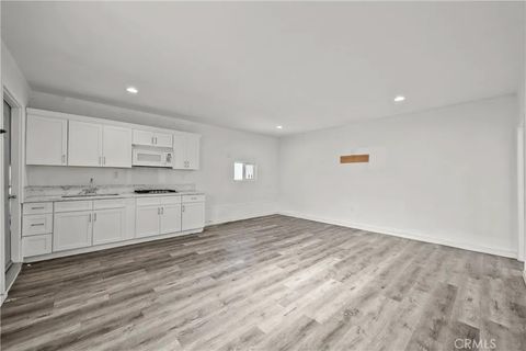 Tiny photo for 6556 Satsuma, North Hollywood, CA 91606 (MLS # SR25272561)