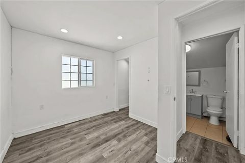 Tiny photo for 6556 Satsuma, North Hollywood, CA 91606 (MLS # SR25272561)