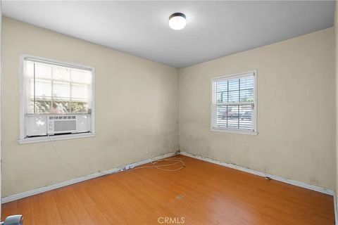 Tiny photo for 6556 Satsuma, North Hollywood, CA 91606 (MLS # SR25272561)