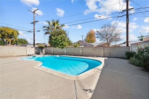Tiny photo for 6556 Satsuma, North Hollywood, CA 91606 (MLS # SR25272561)