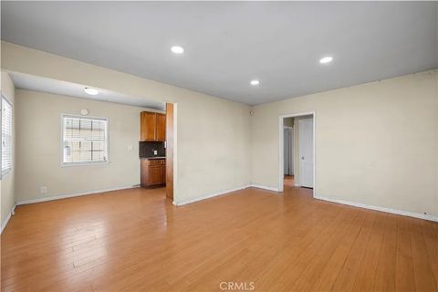 Tiny photo for 6556 Satsuma, North Hollywood, CA 91606 (MLS # SR25272561)