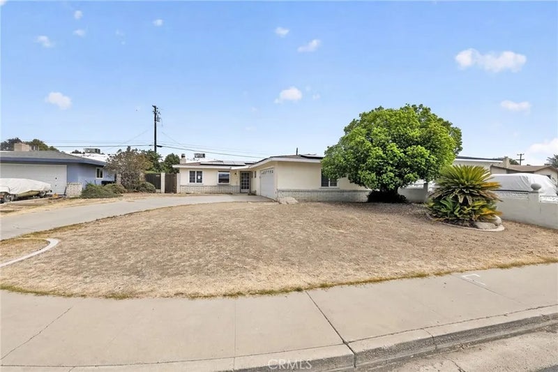 3804 Laverne