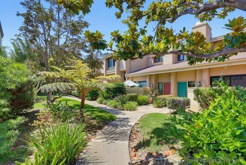 Photo of 3249 Caminito Eastbluff #31, La Jolla, CA 92037 (MLS # 260021294)