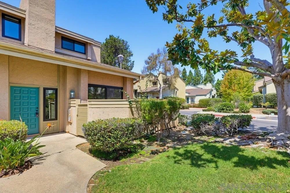3249 Caminito Eastbluff 31