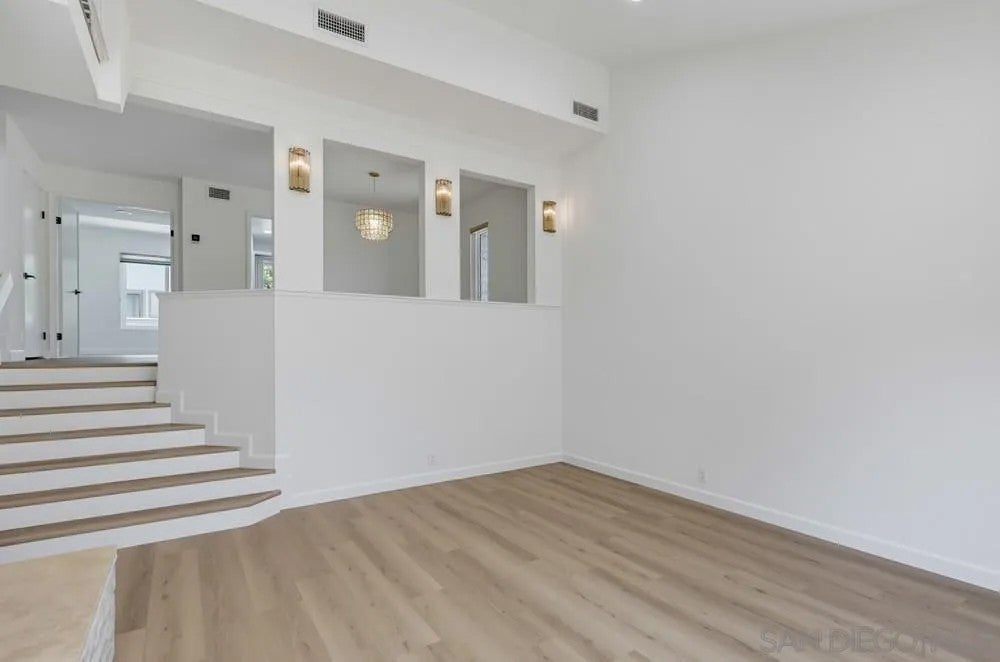 3249 Caminito Eastbluff 31
