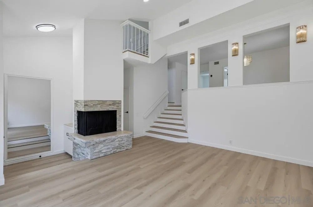 3249 Caminito Eastbluff 31