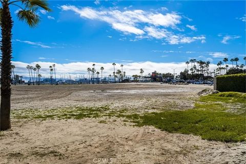 Tiny photo for 1000 E Ocean Blvd #613, Long Beach, CA 90802 (MLS # PW25251894)