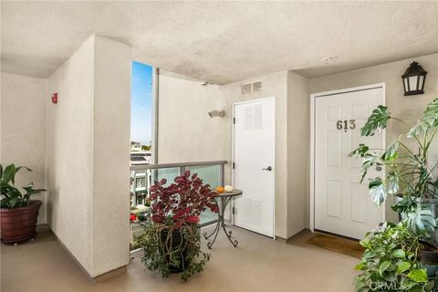 Tiny photo for 1000 E Ocean Blvd #613, Long Beach, CA 90802 (MLS # PW25251894)