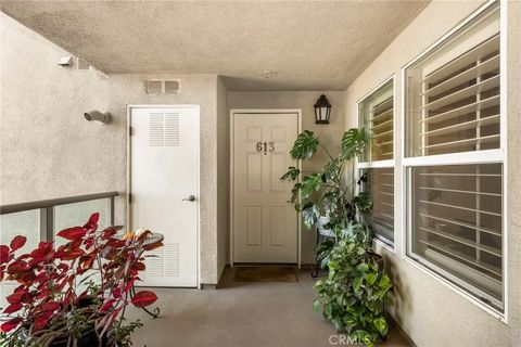 Tiny photo for 1000 E Ocean Blvd #613, Long Beach, CA 90802 (MLS # PW25251894)