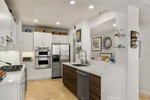 Tiny photo for 1000 E Ocean Blvd #613, Long Beach, CA 90802 (MLS # PW25251894)