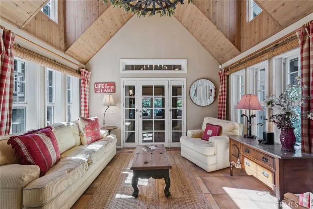 Photo of 234 Crest Cir, Lake Arrowhead, CA 92352 (MLS # IG26107040)