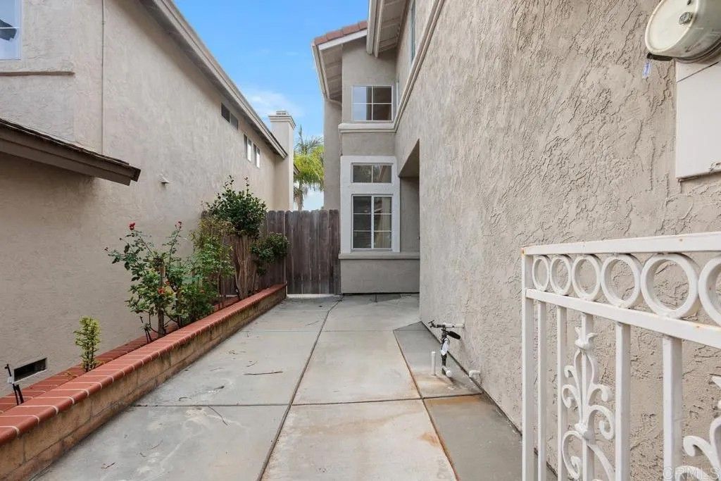 Photo of 1621 Wesley Way, Vista, CA 92081 (MLS # NDP2511593)