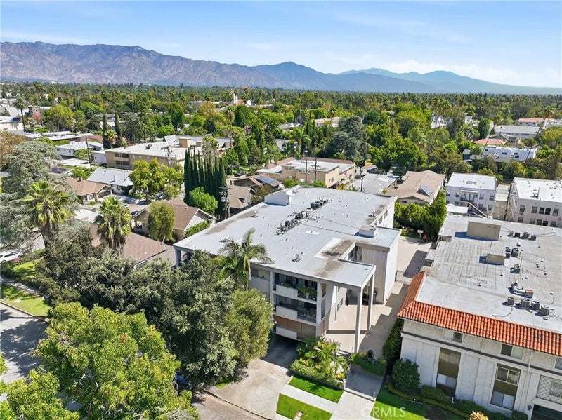 1810 Ramona 33