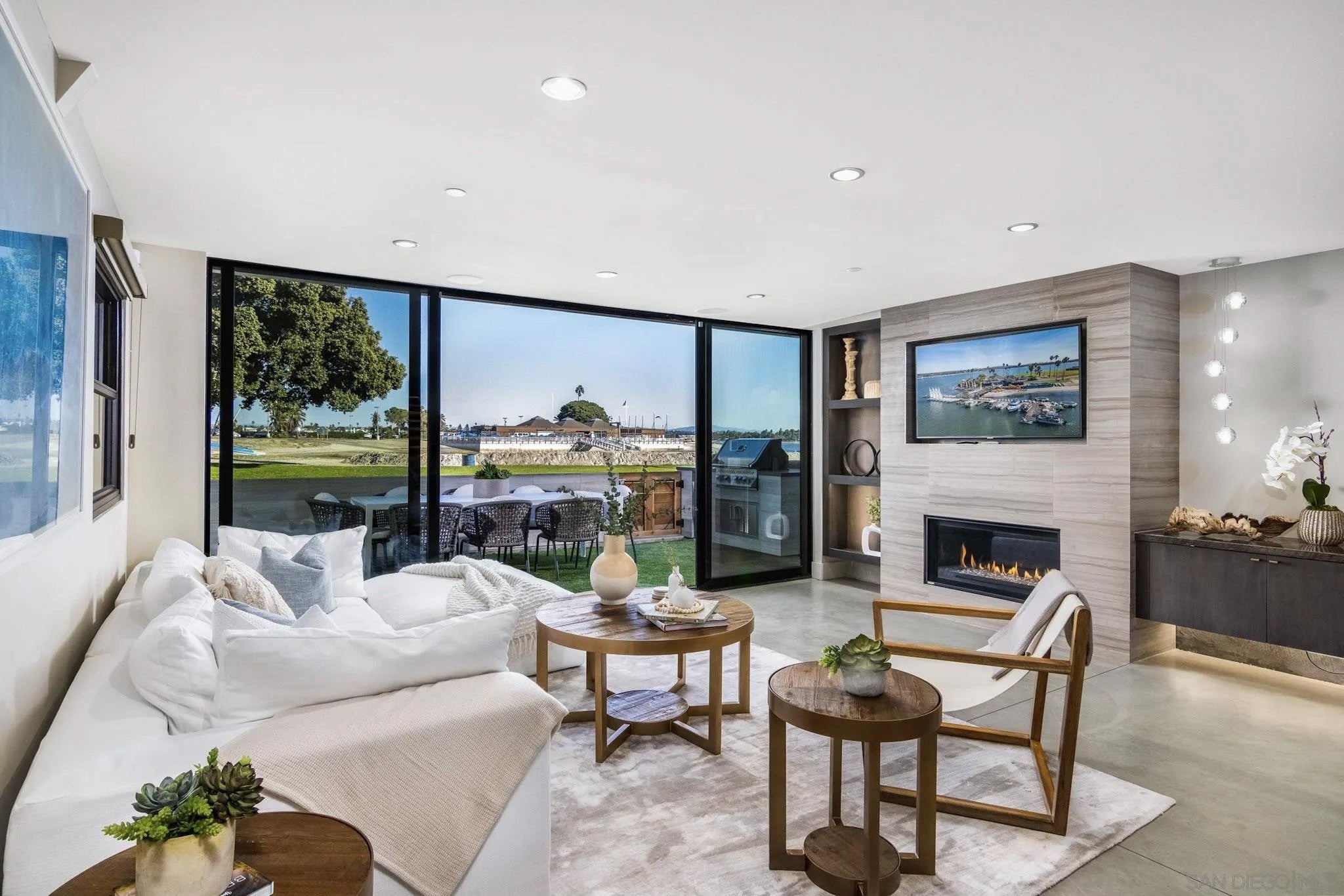3688 Bayside Walk