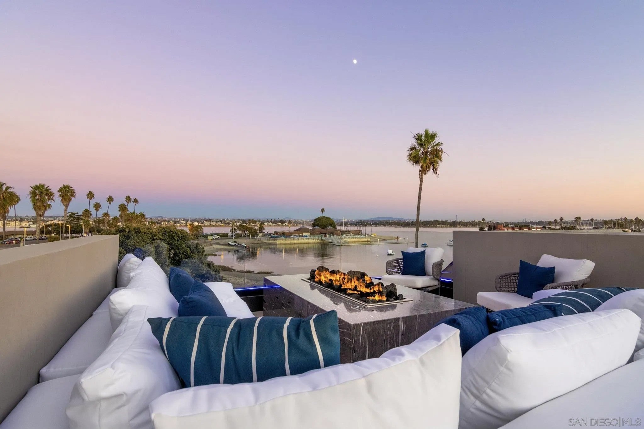 3688 Bayside Walk