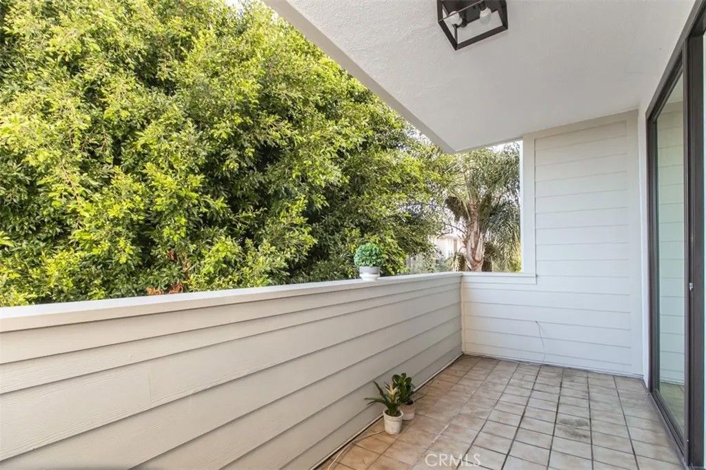 Photo of 1550 Greenfield #202, Los Angeles, CA 90025 (MLS # SR25272748)