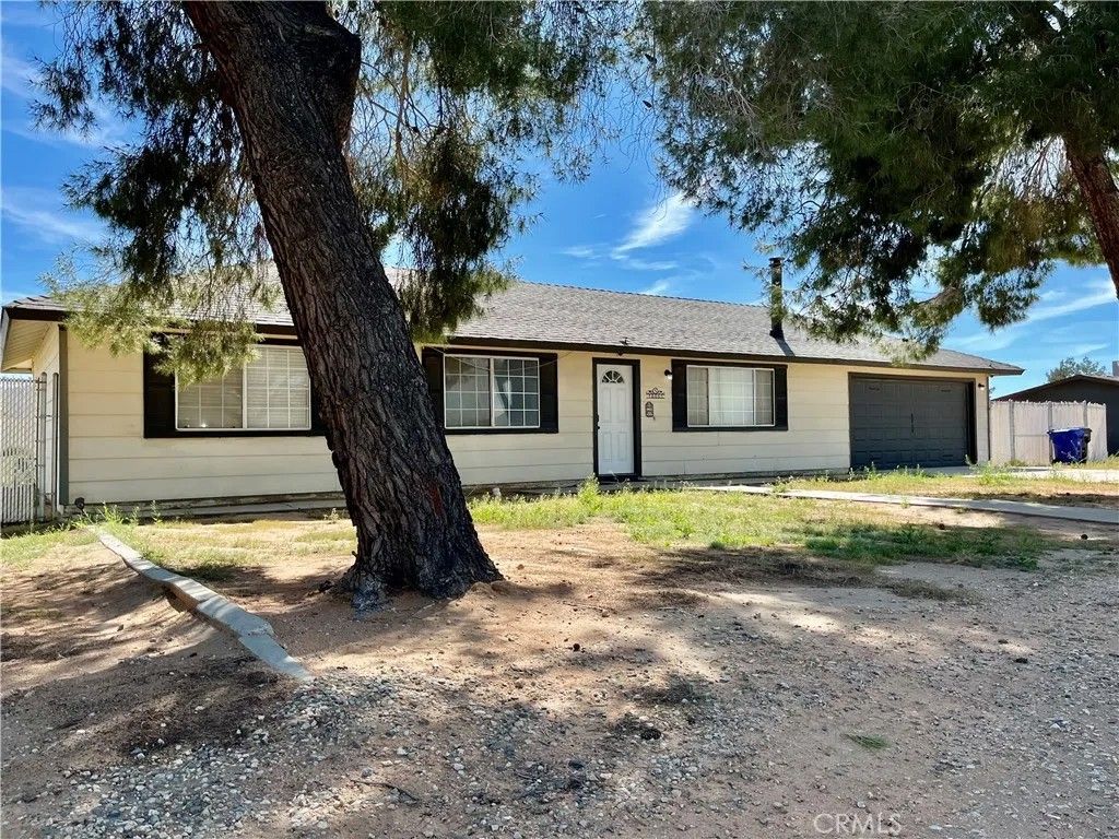 Photo of 16661 Central Rd, Apple Valley, CA 92307 (MLS # HD26047090)