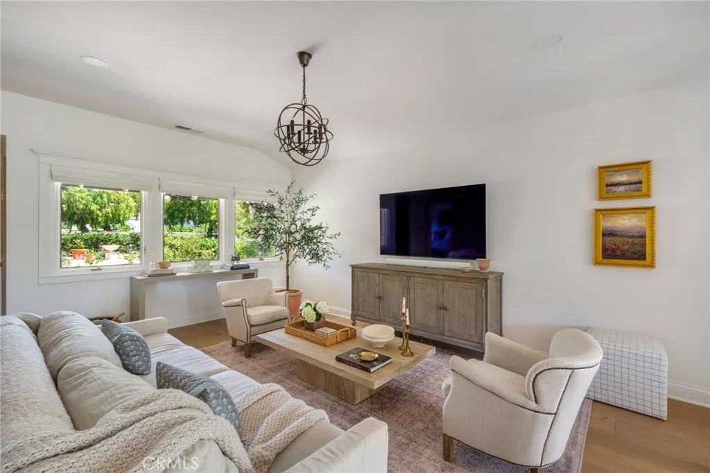 1541 Palos Verdes West