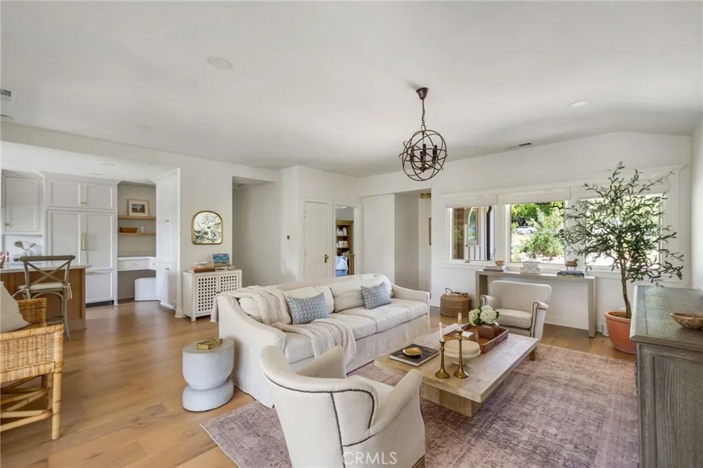 1541 Palos Verdes West