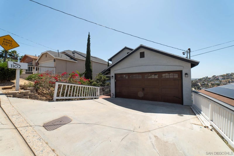 1102 La Mesa