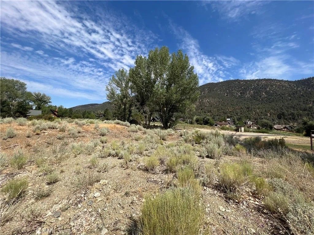 Photo of 2608 Beechwood, Pine Mountain Club, CA 93222 (MLS # SR25271527)