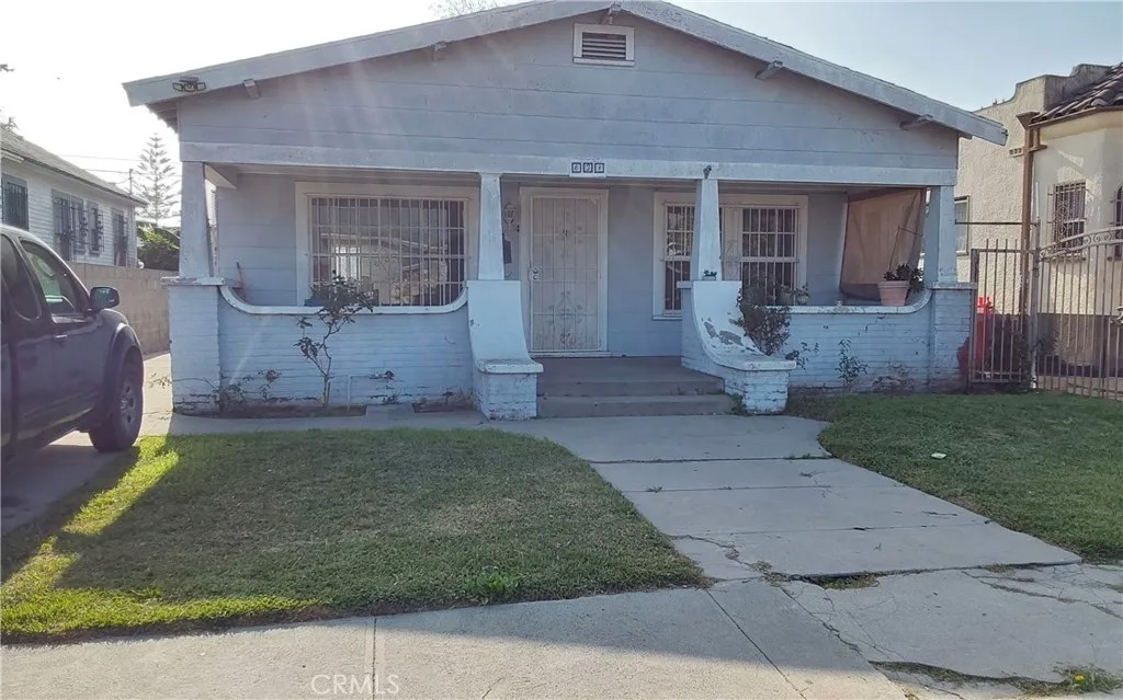 824 W 74th