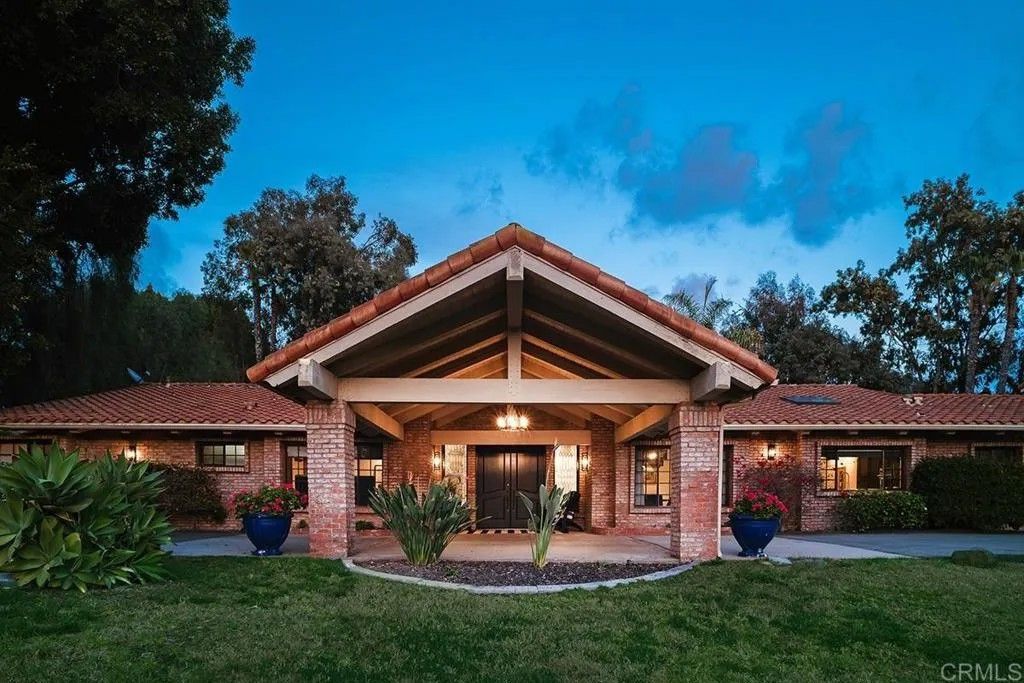 Photo of 17473 Luna de Miel, Rancho Santa Fe, CA 92067 (MLS # NDP2511328)