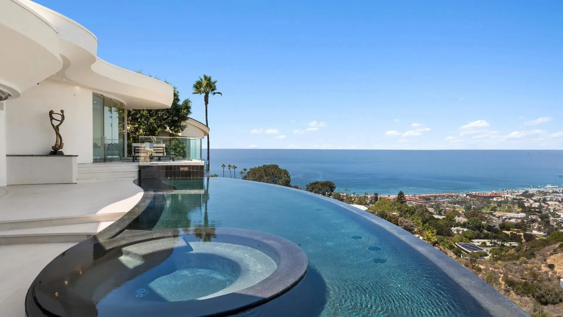 La Jolla, California 92037, United States, 5 Bedrooms Bedrooms, ,6 BathroomsBathrooms,Residential,Active,125633