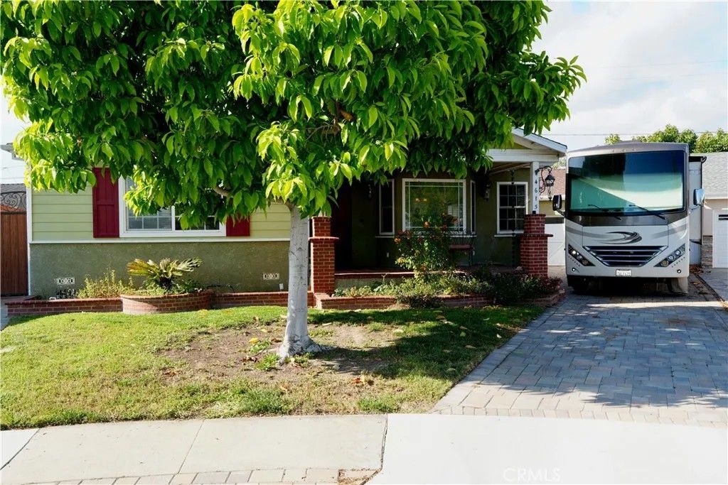 Photo of 4615 Castana Avenue, Lakewood, CA 90712 (MLS # OC26073249)