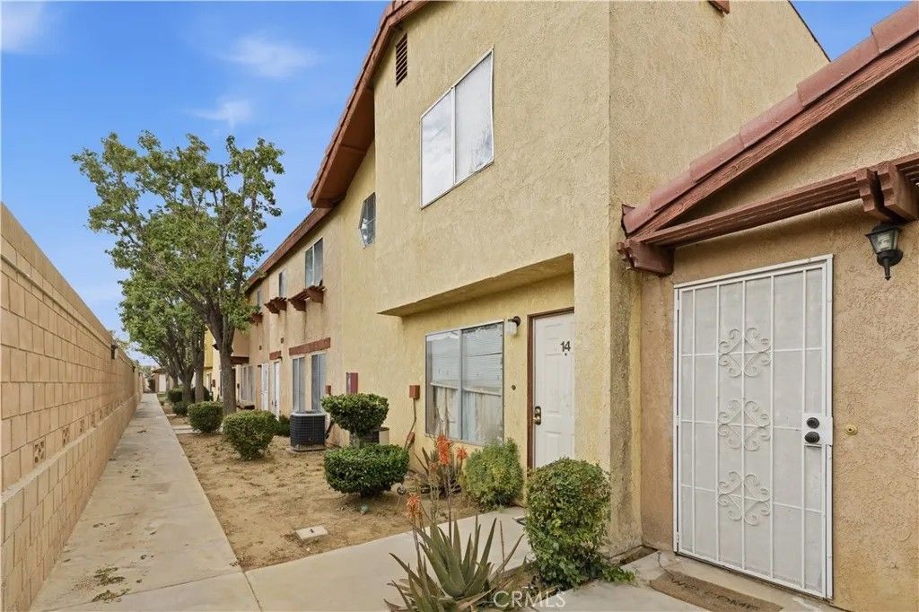 Photo of 1700 E Avenue Q14 #14, Palmdale, CA 93550 (MLS # DW26090372)