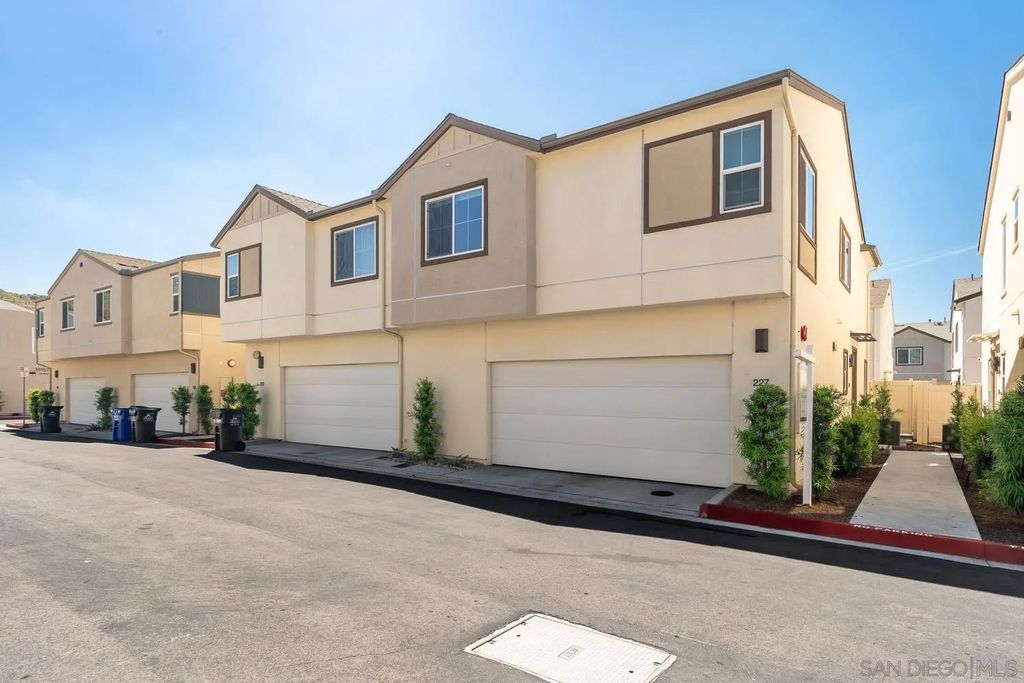 Photo of 227 Canopy Trails, Fallbrook, CA 92028 (MLS # 260010011)