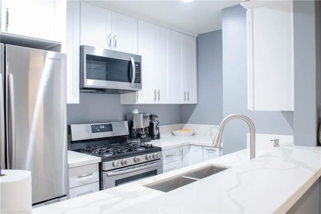 Photo of 4705 Kester, Sherman Oaks, CA 91403 (MLS # SR25281963)