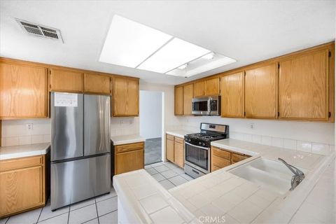 Tiny photo for 881 Sussex Street, San Jacinto, CA 92583 (MLS # SW25267415)