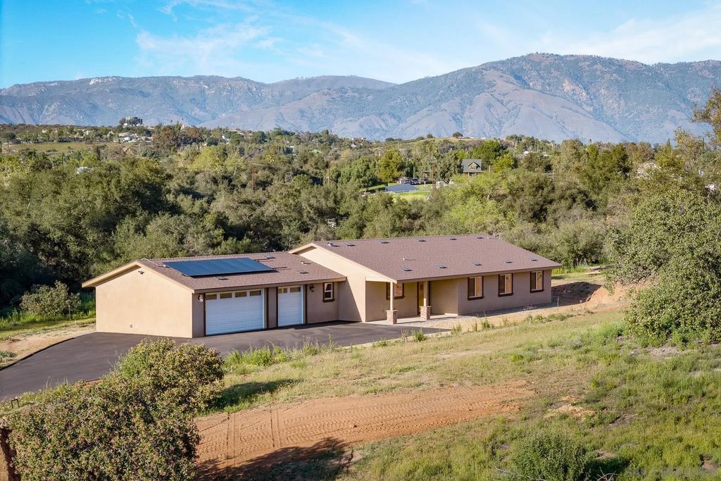 Photo of 15670 Fruitvale Rd, Valley Center, CA 92082 (MLS # 260005753)